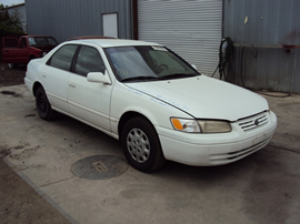 1999 TOYOTA CAMRY LE MODEL 4 DOOR SEDAN 2.2L AT FWD CALIFORNIA EMISSIONS COLOR WHITE STK Z12271
