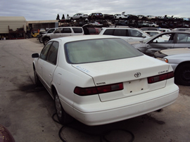1999 TOYOTA CAMRY LE MODEL 4 DOOR SEDAN 2.2L AT FWD CALIFORNIA EMISSIONS COLOR WHITE STK Z12271