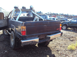 1986 TOYOTA PICK UP STANDARD MODEL REGULAR CAB 2.4L EFI TURBO MT 4X4 5 SPEED COLOR BLACK STK Z12328