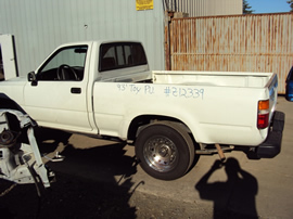 1993 TOYOTA PICK UP TRUCK REGULAR CAB 2.4L EFI MT 5 SPEED 2WD COLOR WHITE STK Z12339