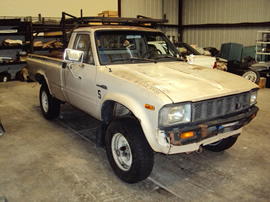 1982 TOYOTA PICK UP REGULAR CAB LONG BED DELUXE MODEL 2.4L CARBURETOR MT 5SPEED 4X4 COLOR TAN STK #Z12348