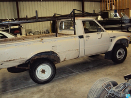 1982 TOYOTA PICK UP REGULAR CAB LONG BED DELUXE MODEL 2.4L CARBURETOR MT 5SPEED 4X4 COLOR TAN STK #Z12348