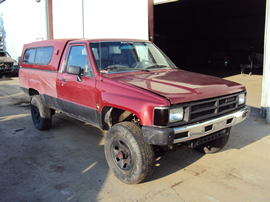 1988 TOYOTA TRUCK DELUXE MODEL REGULAR CAB LONG BED 3.0L V6 AT 4X4 COLOR RED STK Z13371