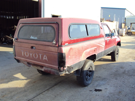 1988 TOYOTA TRUCK DELUXE MODEL REGULAR CAB LONG BED 3.0L V6 AT 4X4 COLOR RED STK Z13371